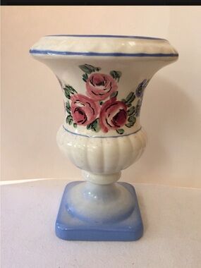 CAMARK POTTERY ROSE DECORATED 8" FOOTED VASE!